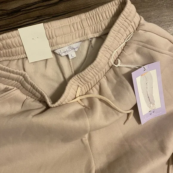 Cute beige jogging with pockets - Picture 2 of 2